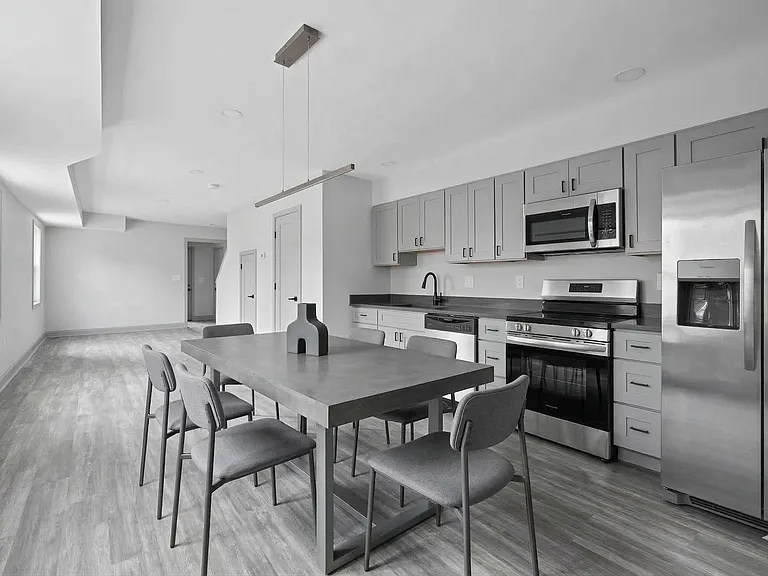 Sycamore Ave — Photo 2