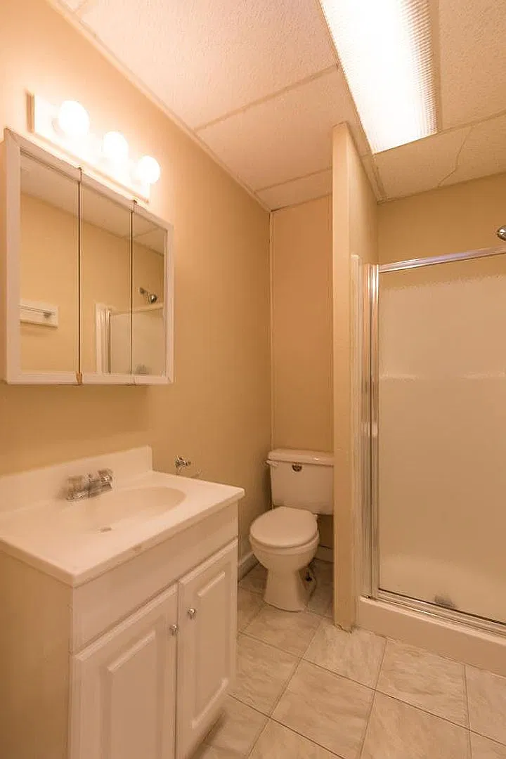 **August 2028** Huge 7 Bed, 3 Bath House Near IU!! — Photo 3
