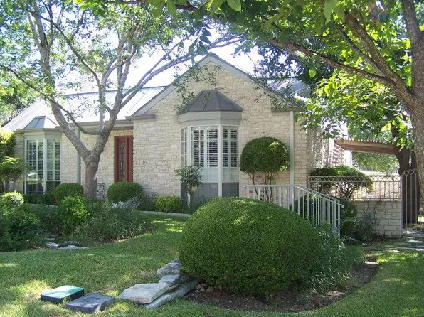 104 E Saint Andrews Loop, Kerrville, TX 78028