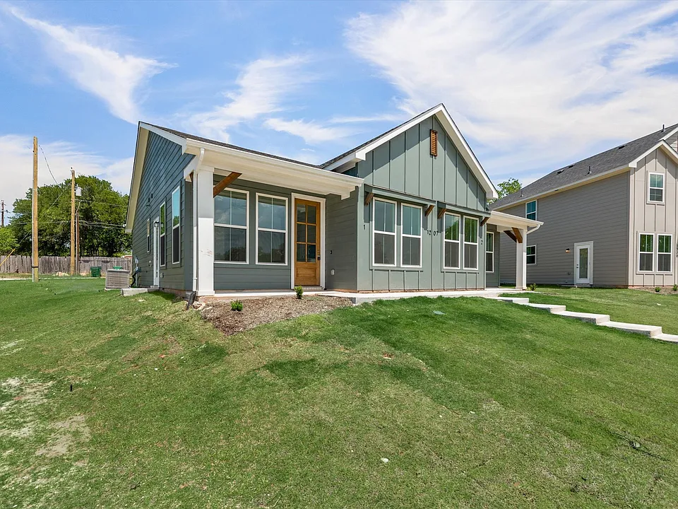 1207 Chestnut Court Runa 2 Unit 2 #2