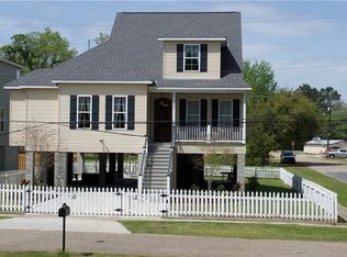 302 Pine St, Madisonville, LA 70447