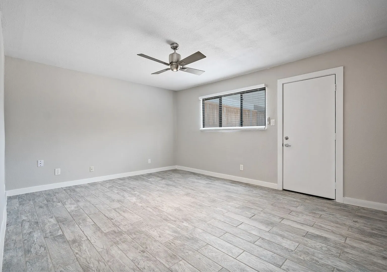 Dream Montrose - 1423 Kipling Street — Photo 3