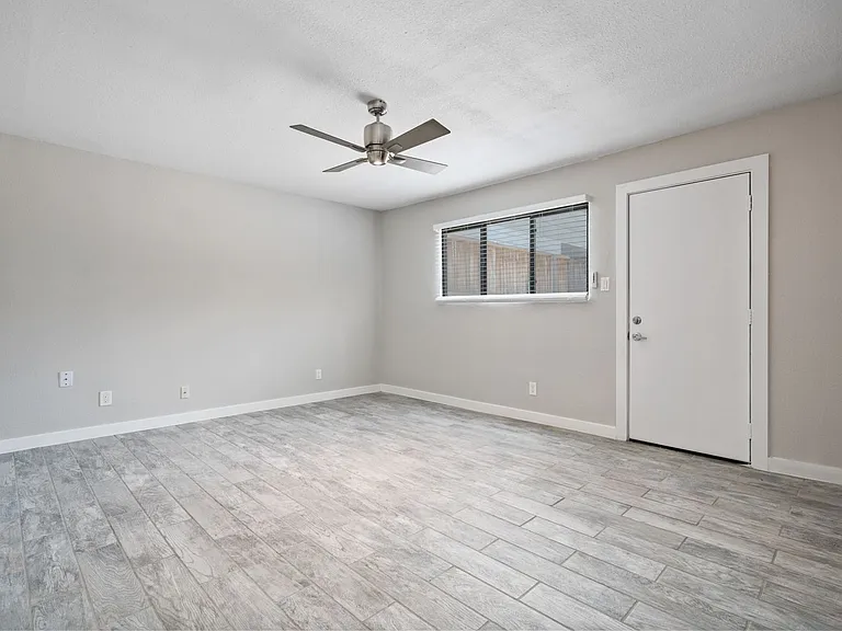 1423 Kipling St — Photo 2
