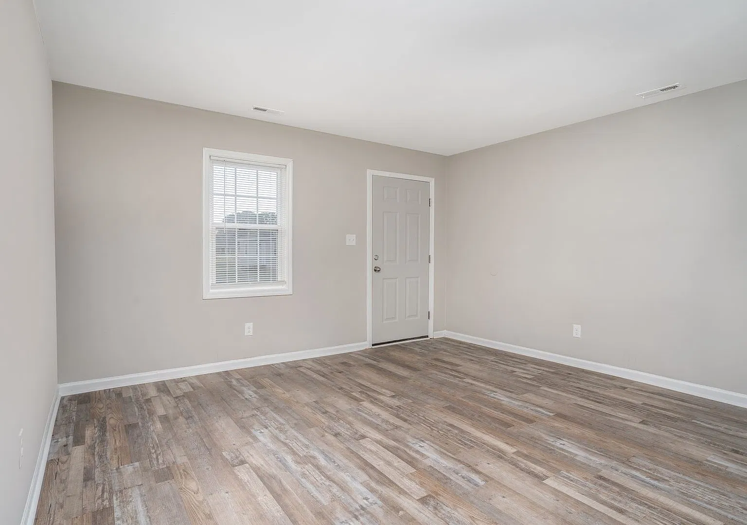 Layola Apartments — Photo 4