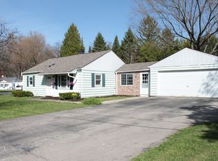 110 Iroquois St, Webster, NY 14580