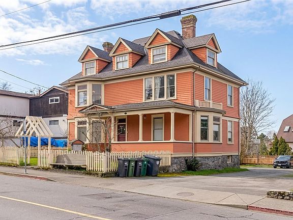 2nd image of 1418 Fernwood Rd