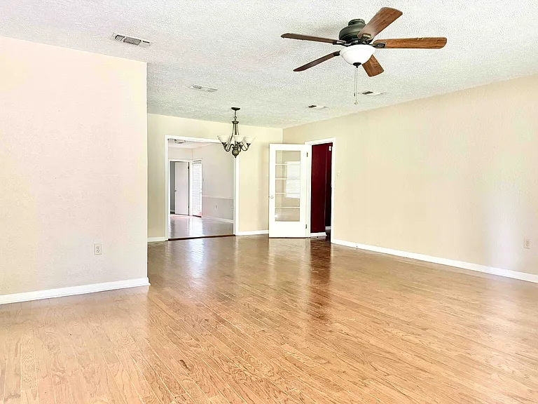 9384 S Riveroaks Dr — Photo 3