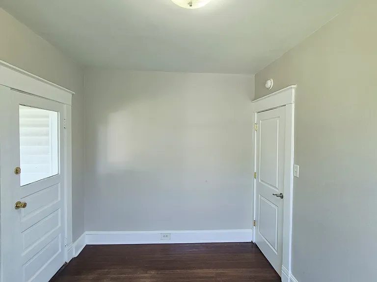 2113 Barton Ave — Photo 33