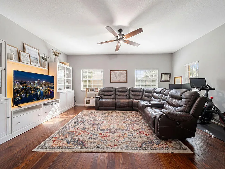 261 SW 6th Pl — Photo 9