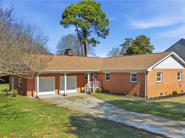 324 Mobile Dr, Chesapeake, VA 23323