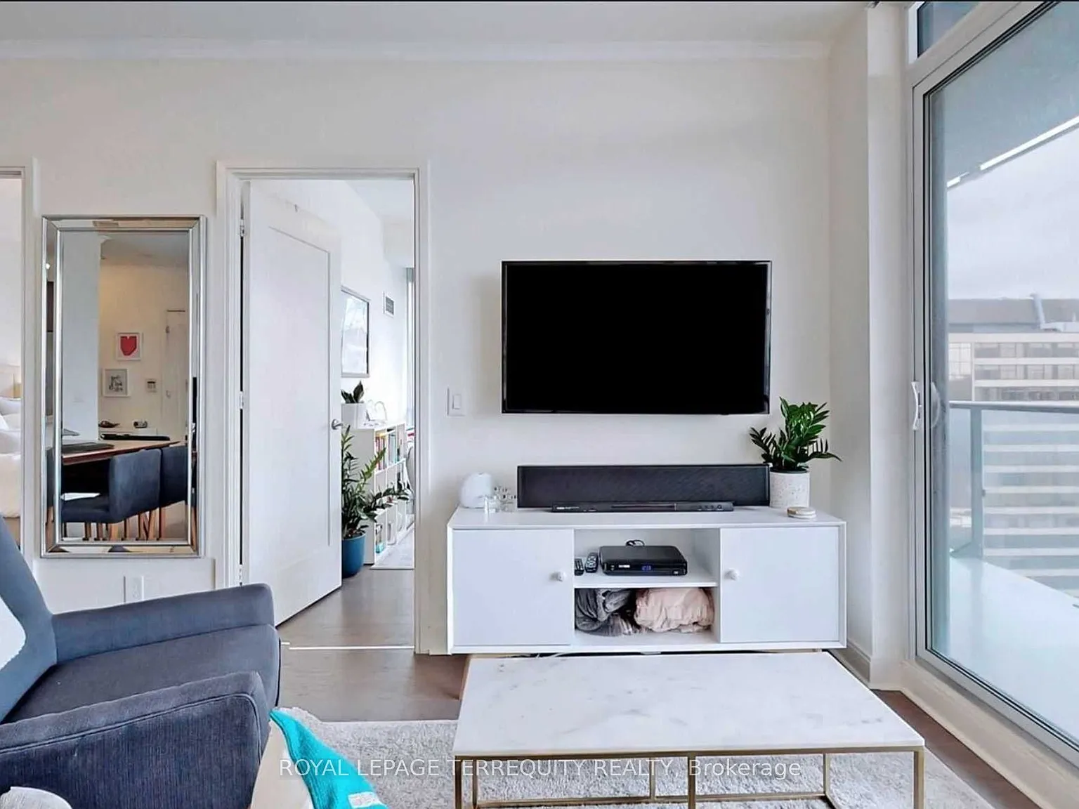 Milan Condos — Photo 4