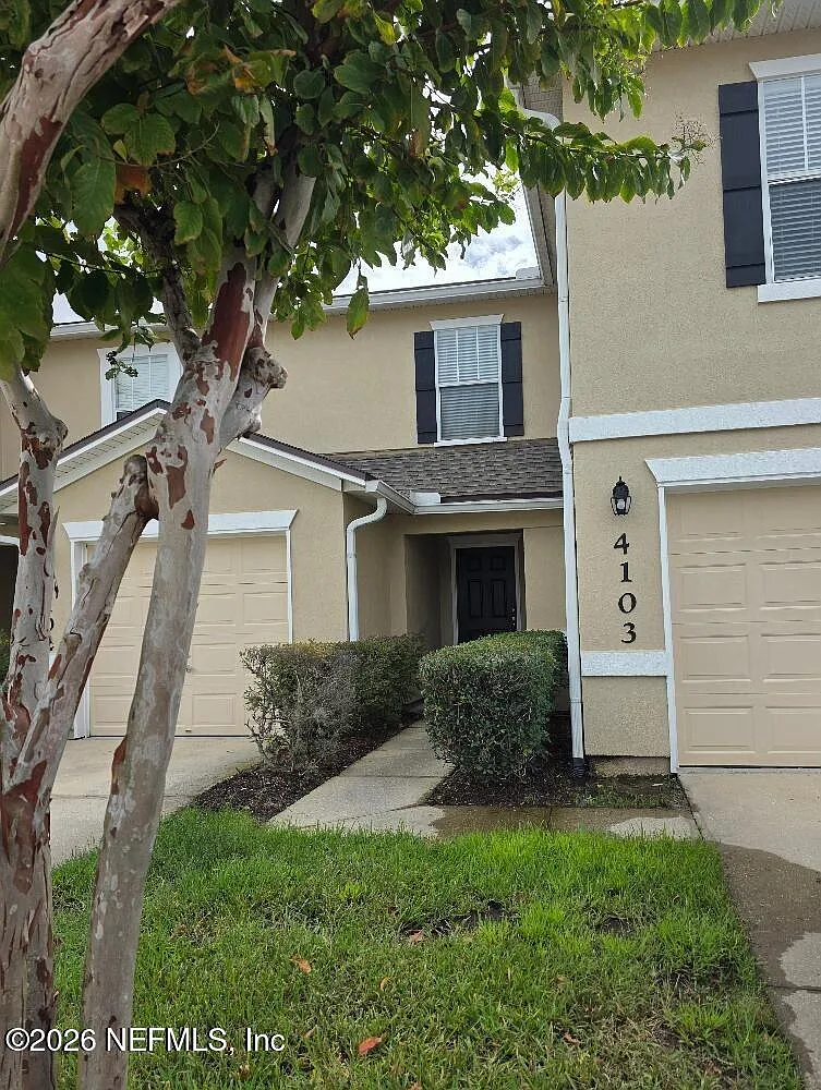 3 bed, 2.5 bath, 1468 sqft, $1,800 — Photo 1