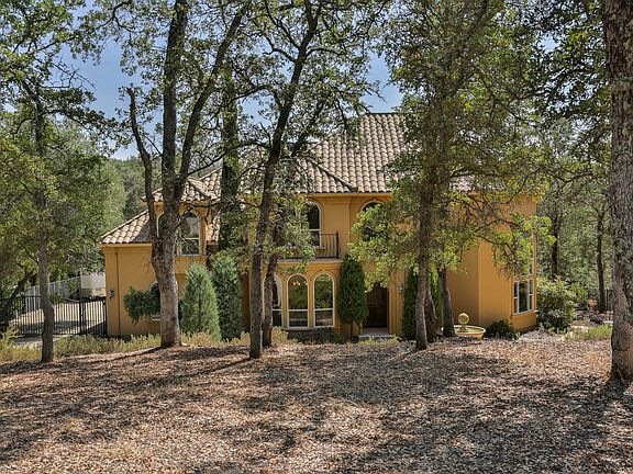 3rd image of 2204 Loch Way