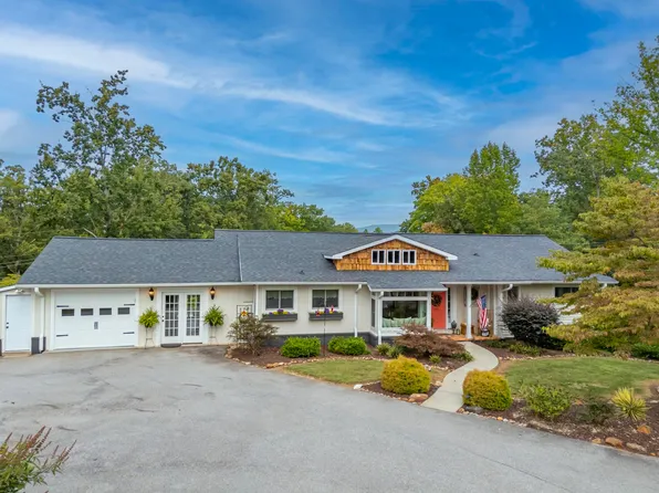275 W Durham St, Landrum, SC 29356