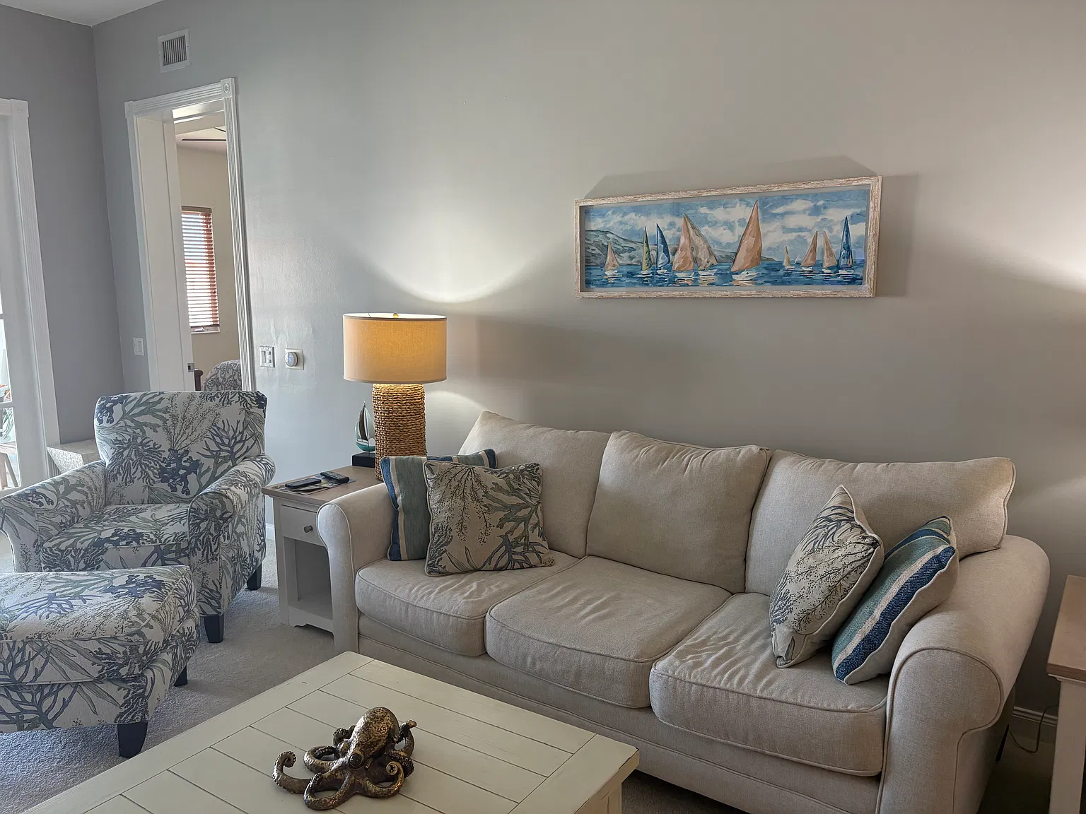 2 bed, 1989 sqft, $4,900 — Photo 2