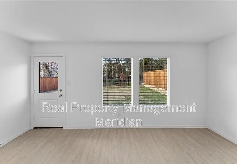 1821 Pentro Pkwy — Photo 17