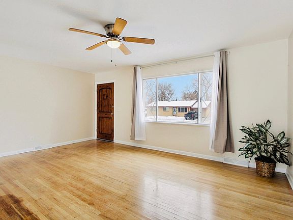 FRONT ENTRANCE/LIVING ROOM