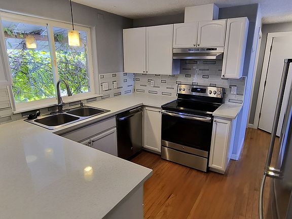 5th image of 15521 NE 85th St