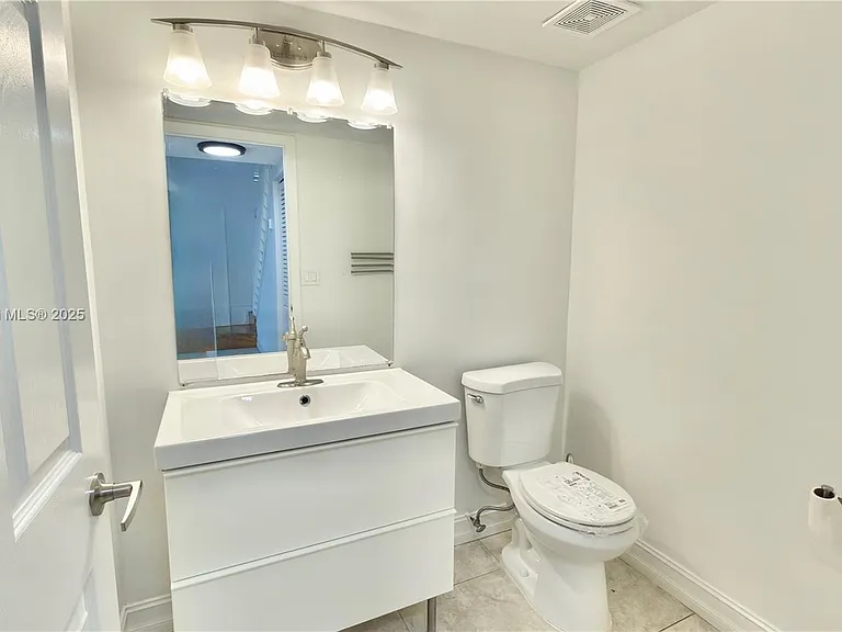 501 Racquet Club Rd — Photo 4