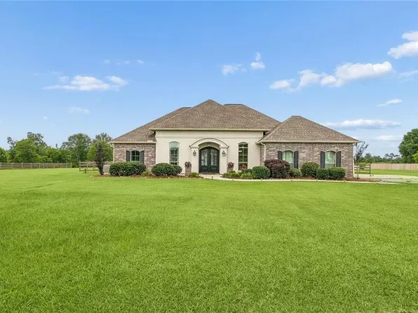 138 Highland Crest Dr, Covington, LA 70435
