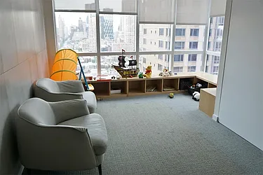Rented by R New York