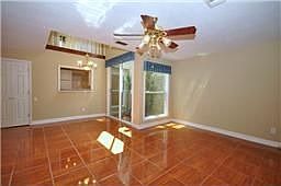 4th image of 800 Country Place Dr #1/305