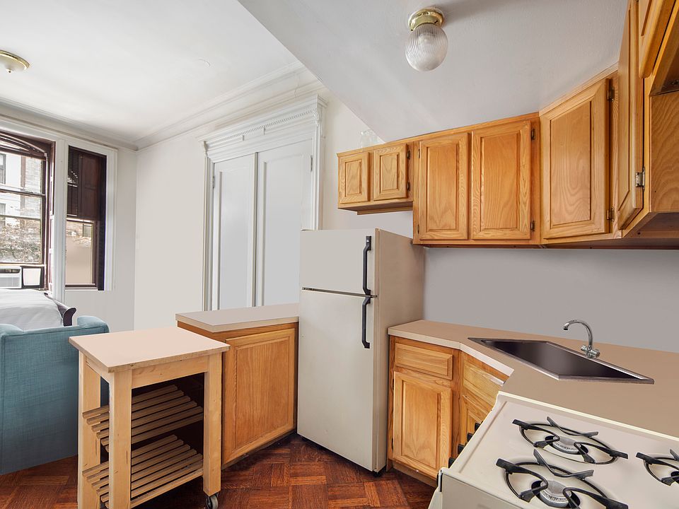 2nd image of 75 W 85th St APT 1A