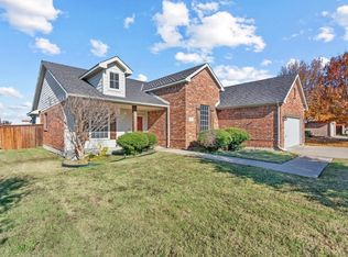 220 Southpeak Ln, Ponder, TX 76259