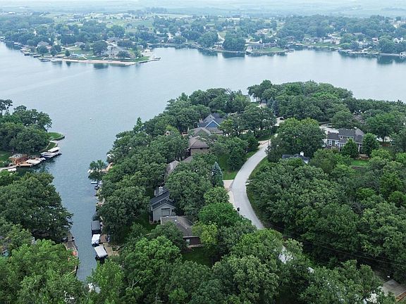 4th image of 1812 Beaver Lake Blvd