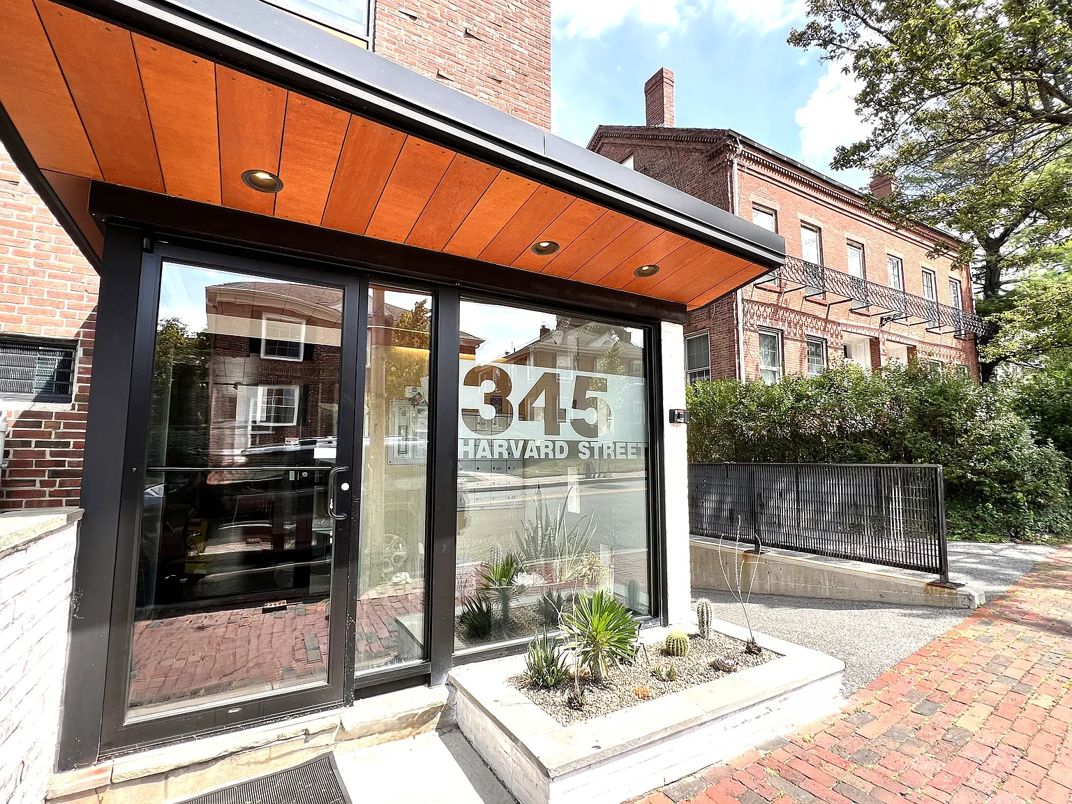 2 bed, 1.5 bath, 856 sqft, $3,700 — Photo 1