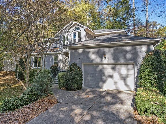 4th image of 228 Bentley Oaks Ln