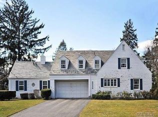 1 Salem Ln, Port Washington, NY 11050