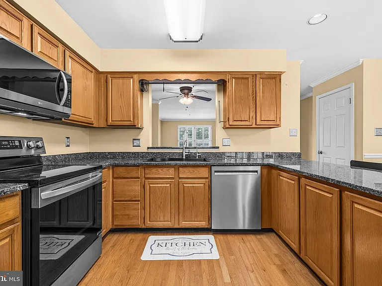 6837 Malton Ct — Photo 16