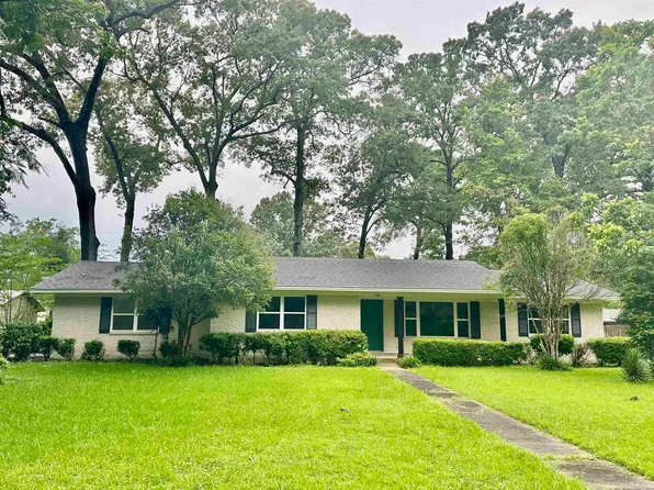 1204 Pecan St, Crossett, AR 71635
