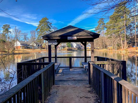 3rd image of 118 Moss Creek Dr