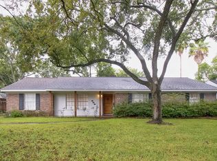 209 Bayou View Dr, Seabrook, TX 77586