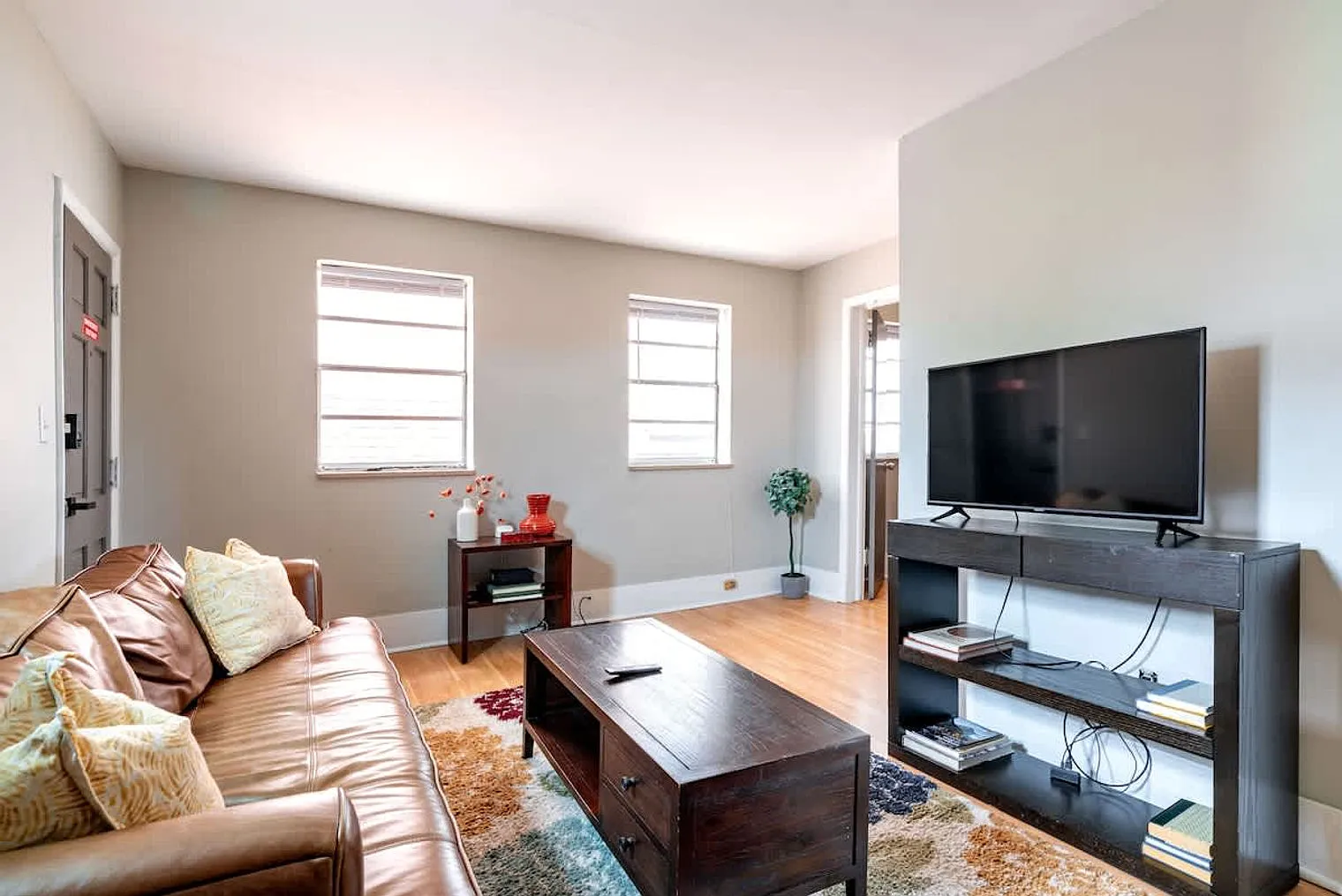 1 bed, 1.0 bath, 742 sqft, $3,065 — Photo 1