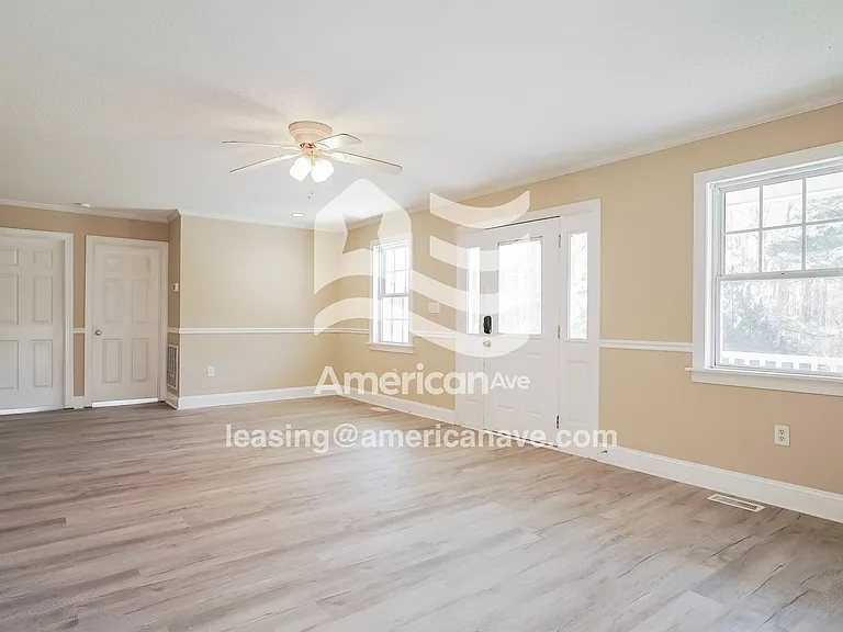 23582_003_living_room_13639206.jpg