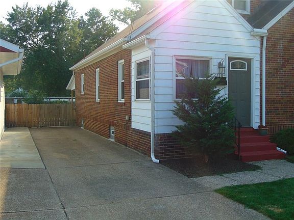 2nd image of 2718 Emerson Ave