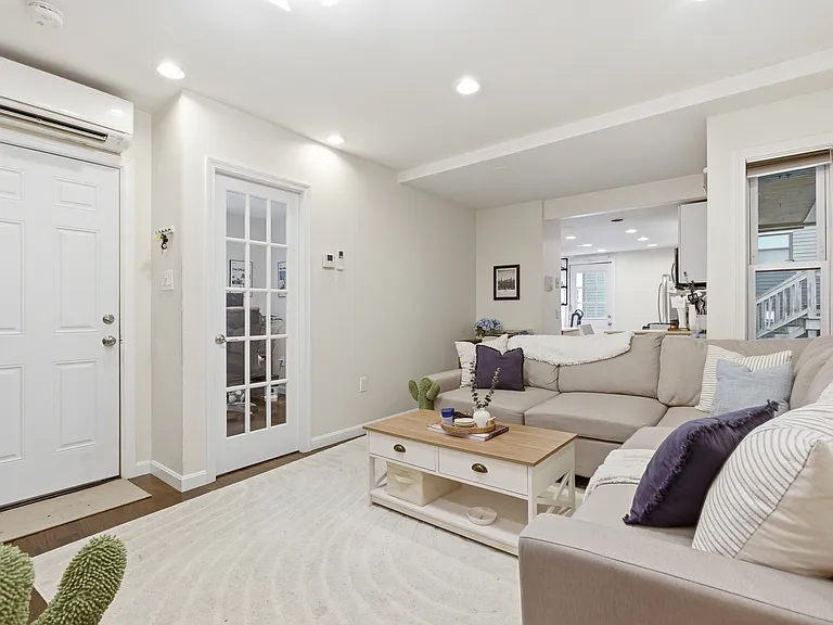 245 W 5th St #4 — Photo 3