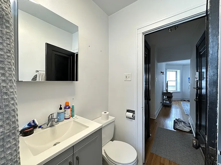 1911 W Larchmont Ave #B2 — Photo 13