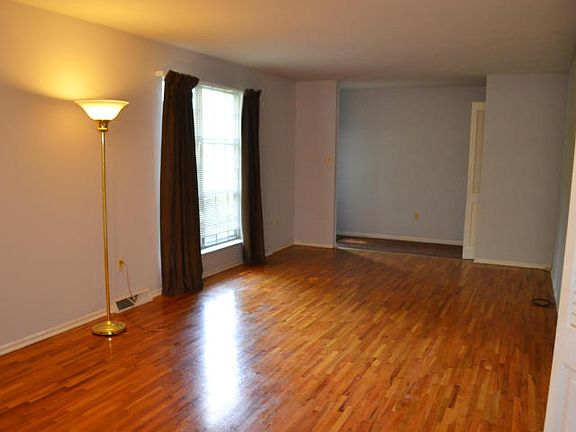 3rd image of 112 Belair Dr
