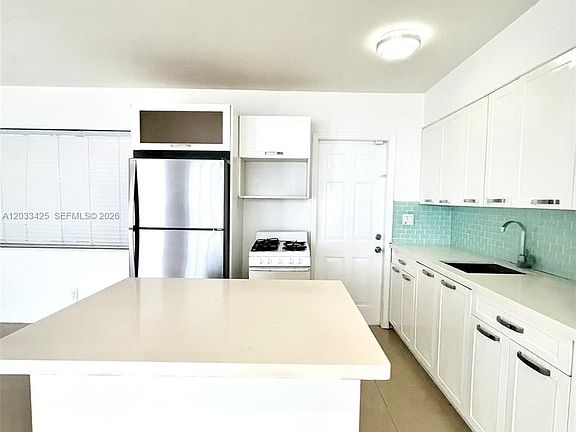 5th image of 2031 Jackson St APT 3