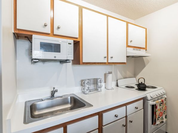 123 McCullough Dr #121
