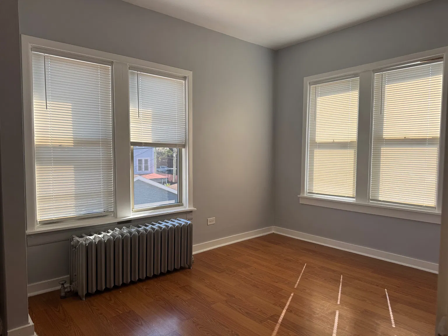 3 bed, 900 sqft, $1,950 — Photo 4