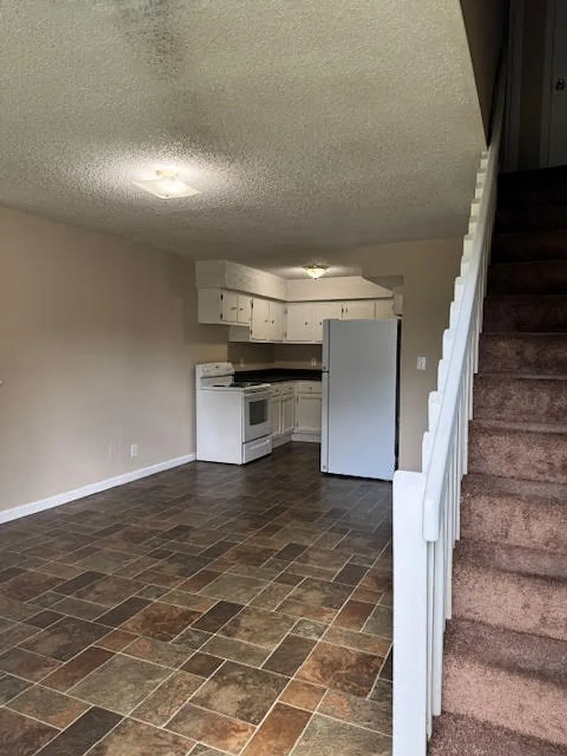 405 Myrtle Street — Photo 2