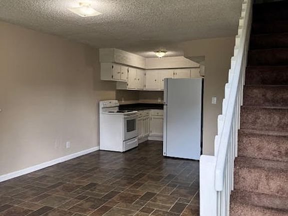 2nd image of 405 Myrtle St