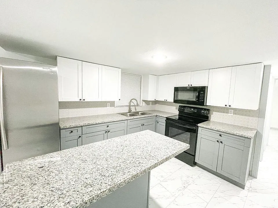 3 bed, $2,000 — Photo 2