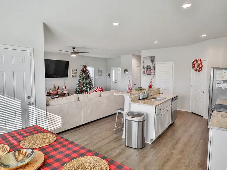 6011 Macdona Rdg — Photo 5