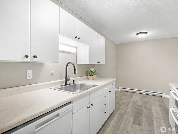 4th image of 10459 Des Moines Memorial Dr S #303